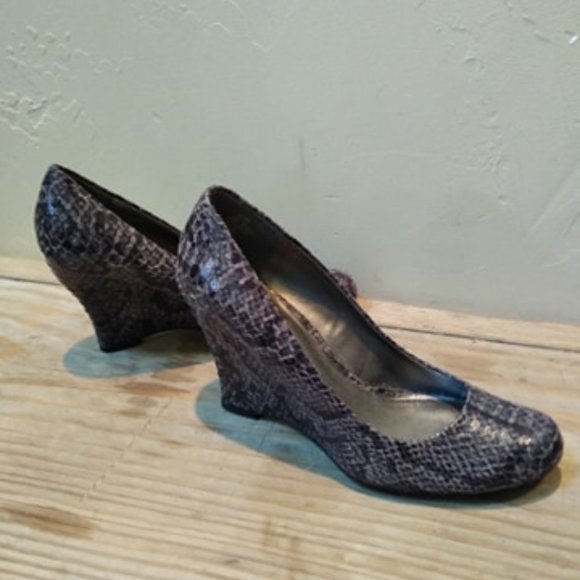 Snakeskin look High Heel Wedges - Picture 2 of 3